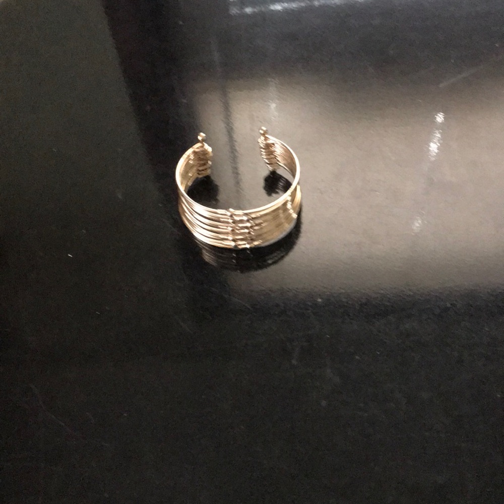 Gold tone bracelet